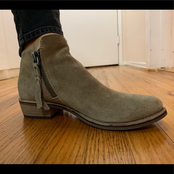 Dolce Vita tan suede ankle boots - Picture 4 of 4